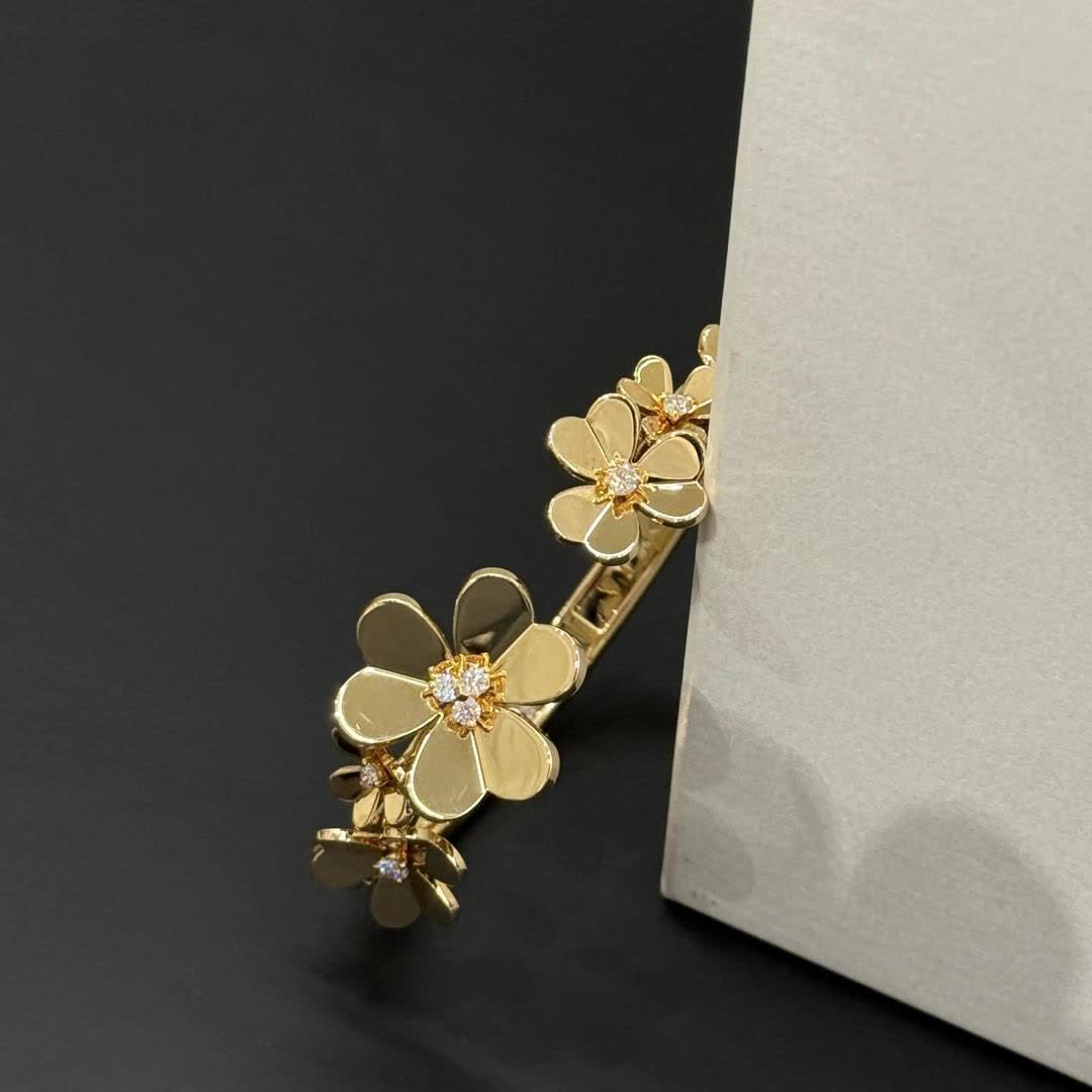 Van Cleef & Arpels Bracelet - Alhambra Design